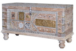 GINER Y COLOMER Coffre en bois massif de manguier couleur blanc vieilli avec détails en bronze - Dimensions 100x40x57 cm